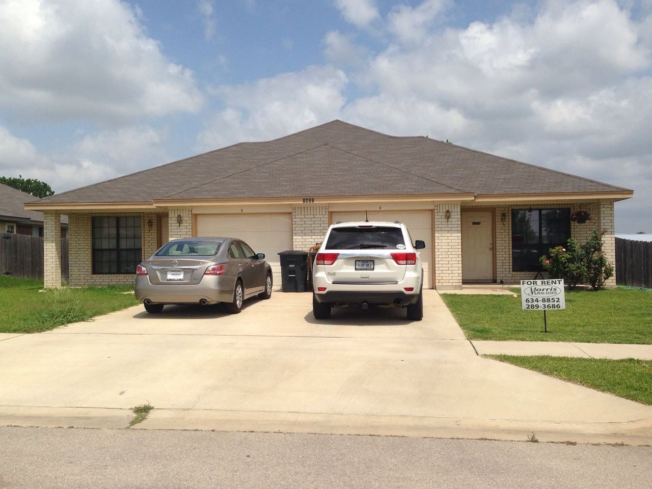 1402 Nicholas Cir #B - Photo 3 of 11