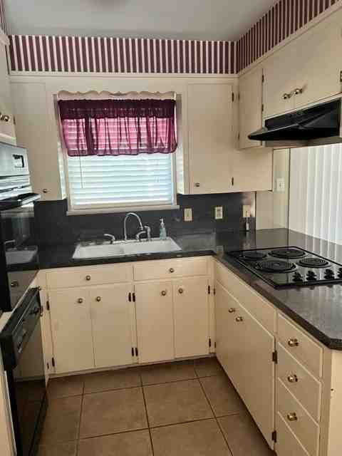 4020 Columbine Ln - Photo 2 of 11