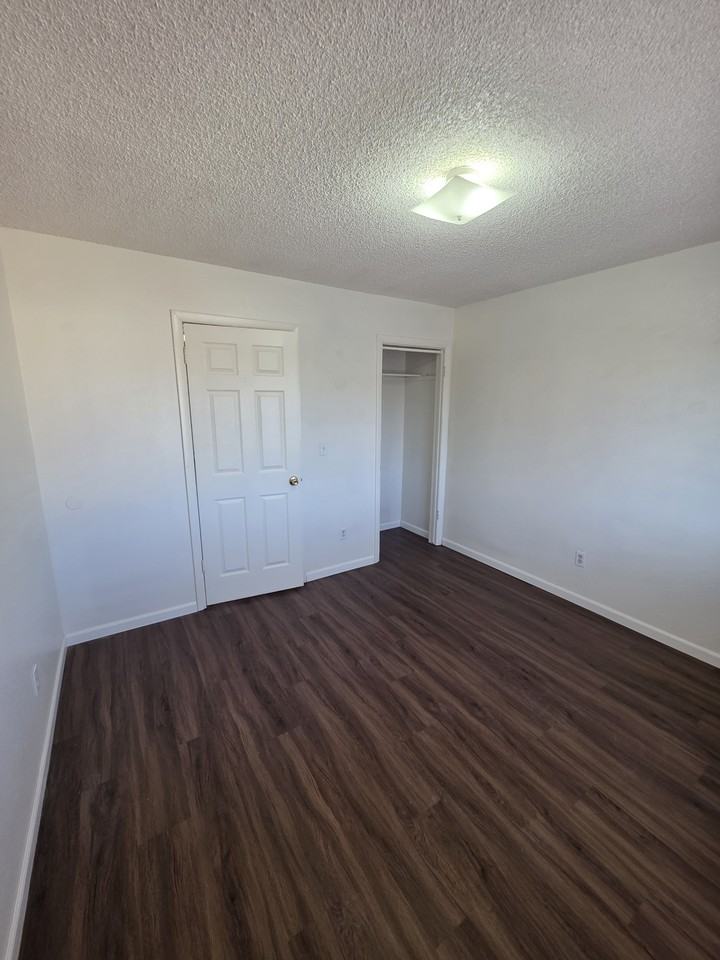 487 Tracy Drive #4 - Photo 2 of 9