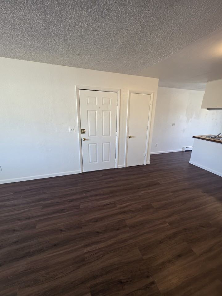 487 Tracy Drive #4 - Photo 5 of 9