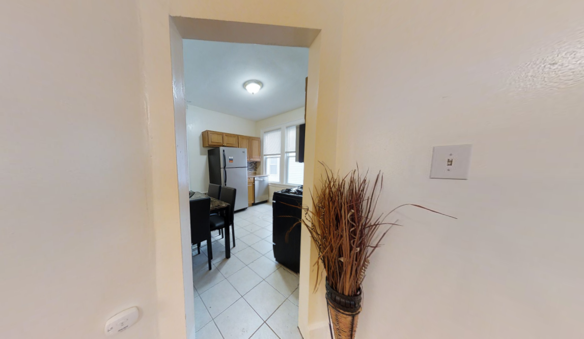 1526 E Genesee St #1 - Photo 4 of 12