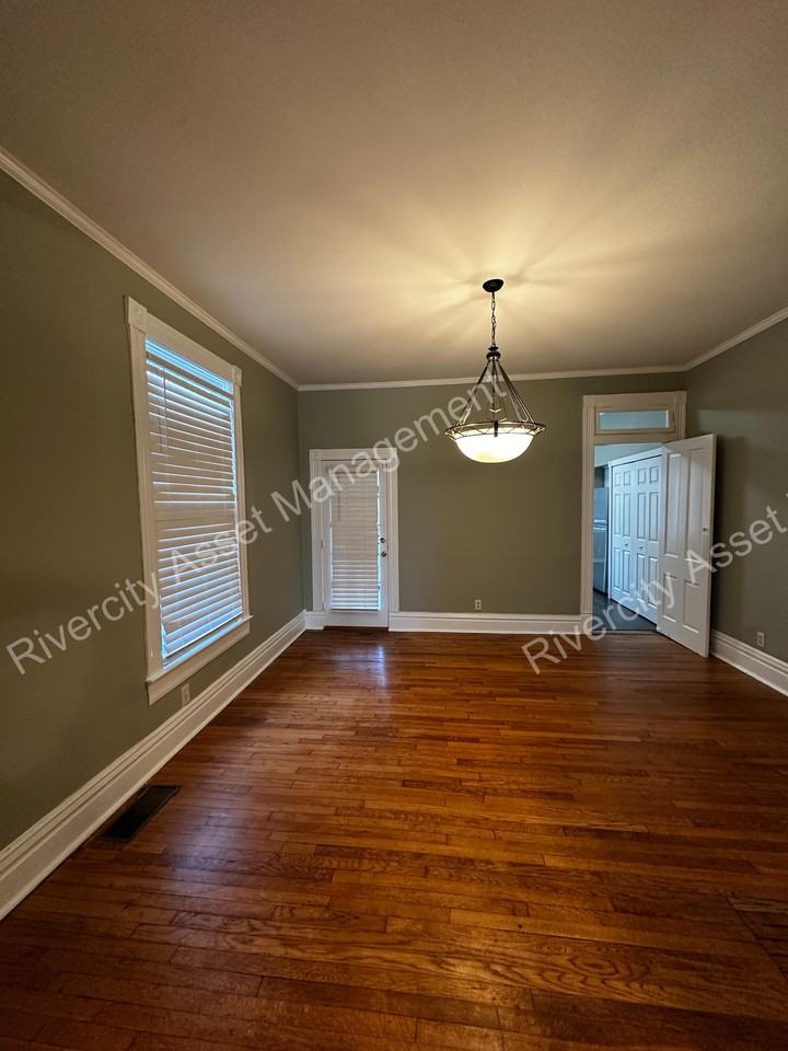 1387 Linden Ave #1 - Photo 4 of 17