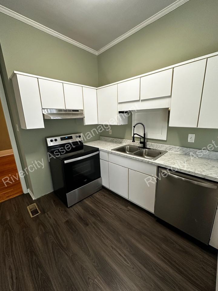 1387 Linden Ave #1 - Photo 6 of 17