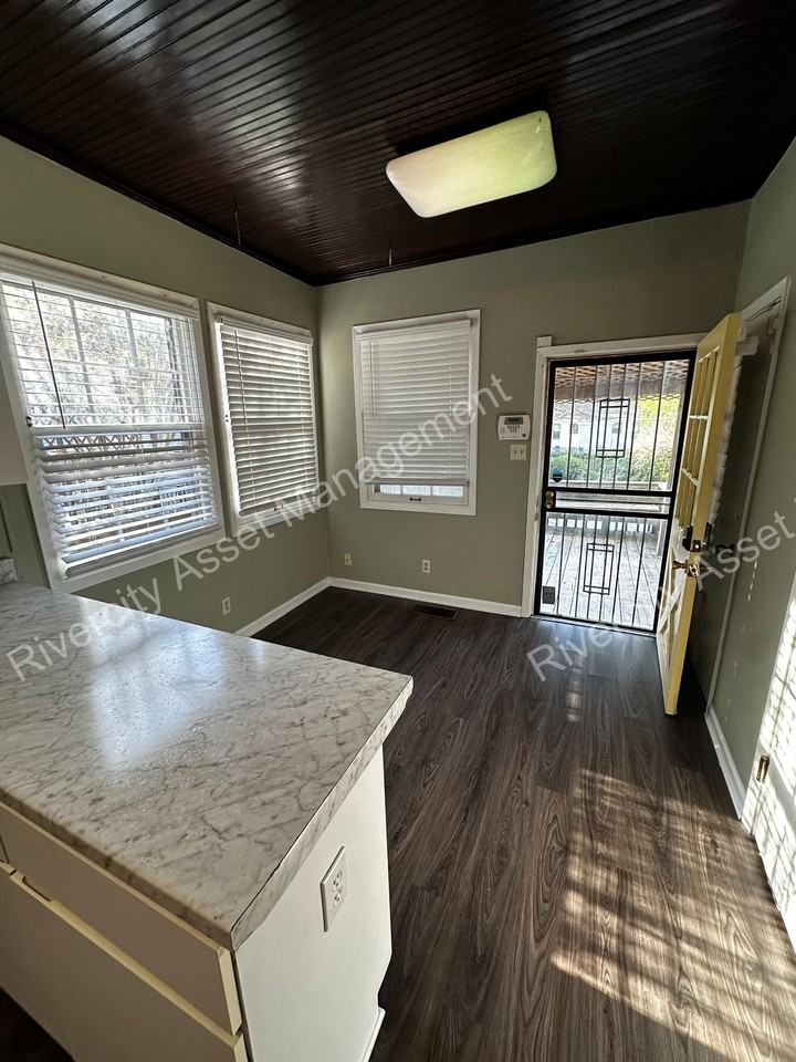 1387 Linden Ave #1 - Photo 7 of 17