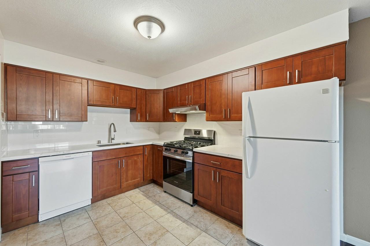 338 24th Ave #B - Photo 5 of 28