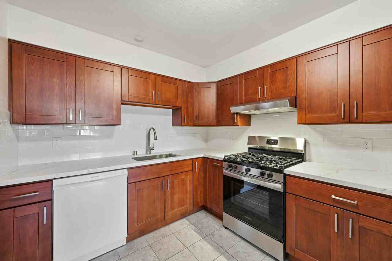 338 24th Ave #B - Photo 6 of 28