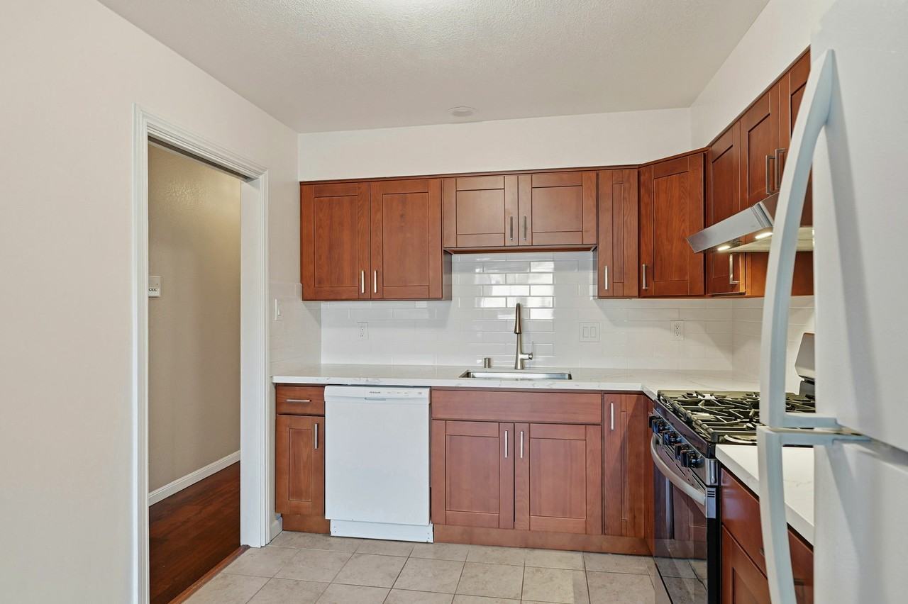 338 24th Ave #B - Photo 7 of 28