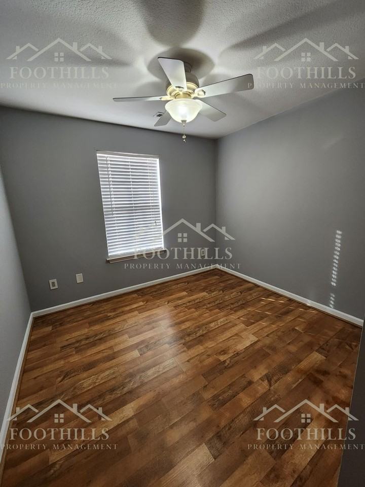 438 Old Colony Rd - Photo 6 of 21