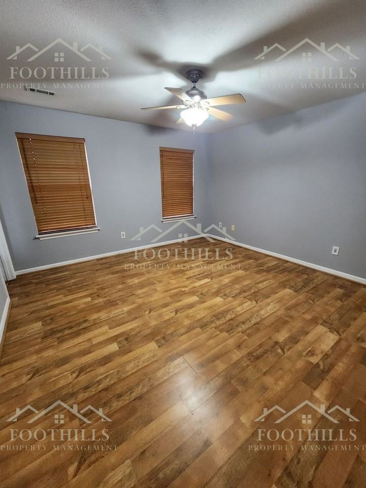 438 Old Colony Rd - Photo 7 of 21