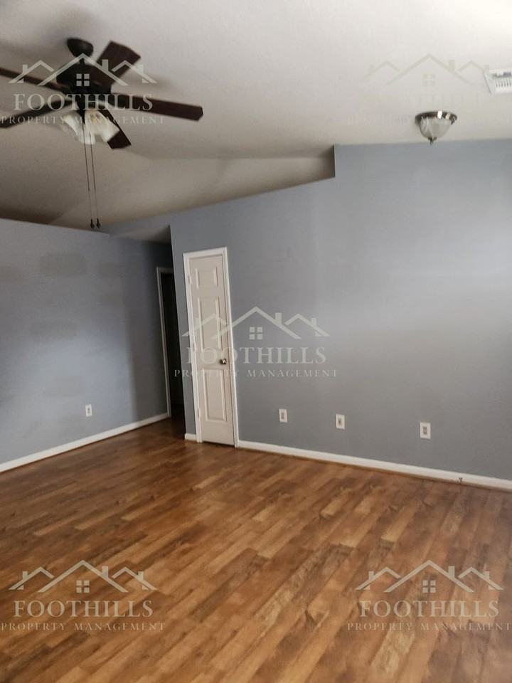 438 Old Colony Rd - Photo 5 of 21