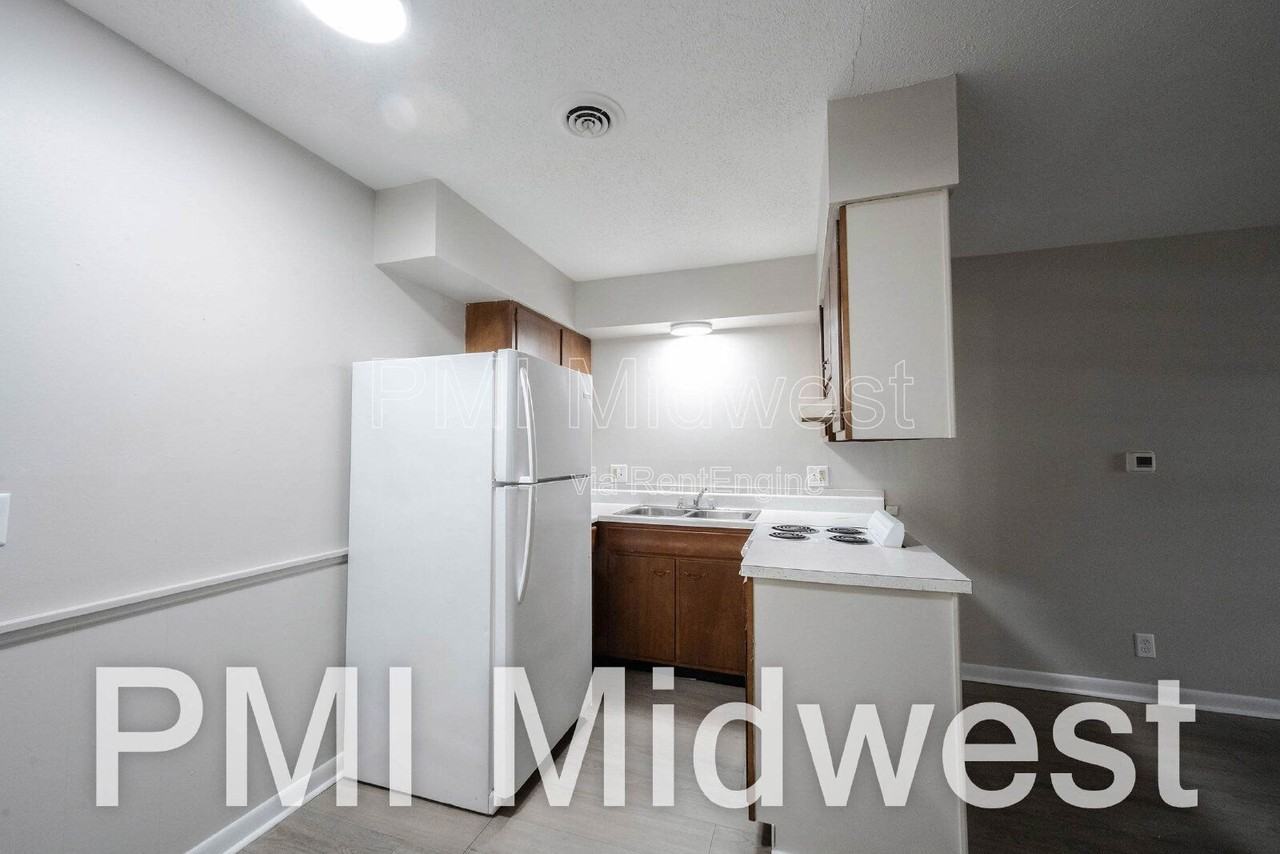 323 East 8th Street #B - Photo 5 of 11