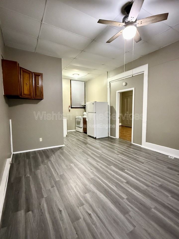 429 N 8th St #A - Photo 2 of 17