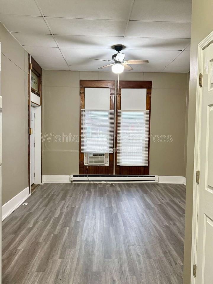 429 N 8th St #A - Photo 3 of 17