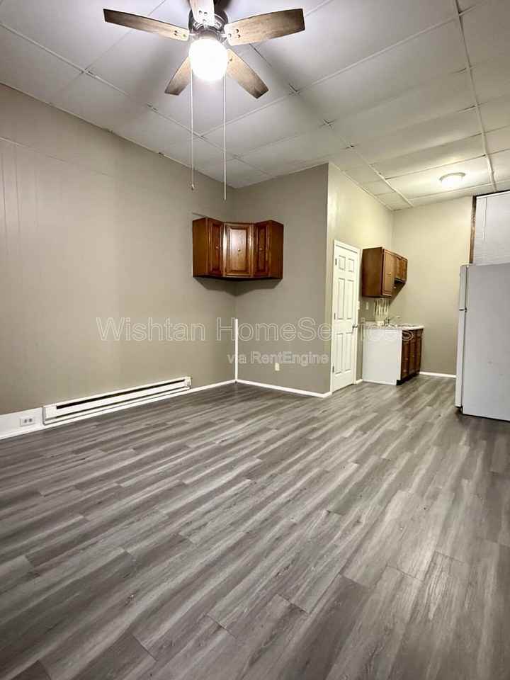 429 N 8th St #A - Photo 4 of 17