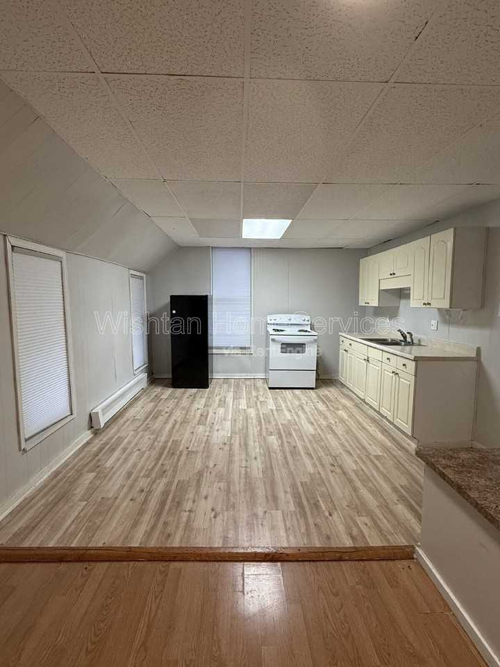 429 N 8th St #E - Photo 2 of 11