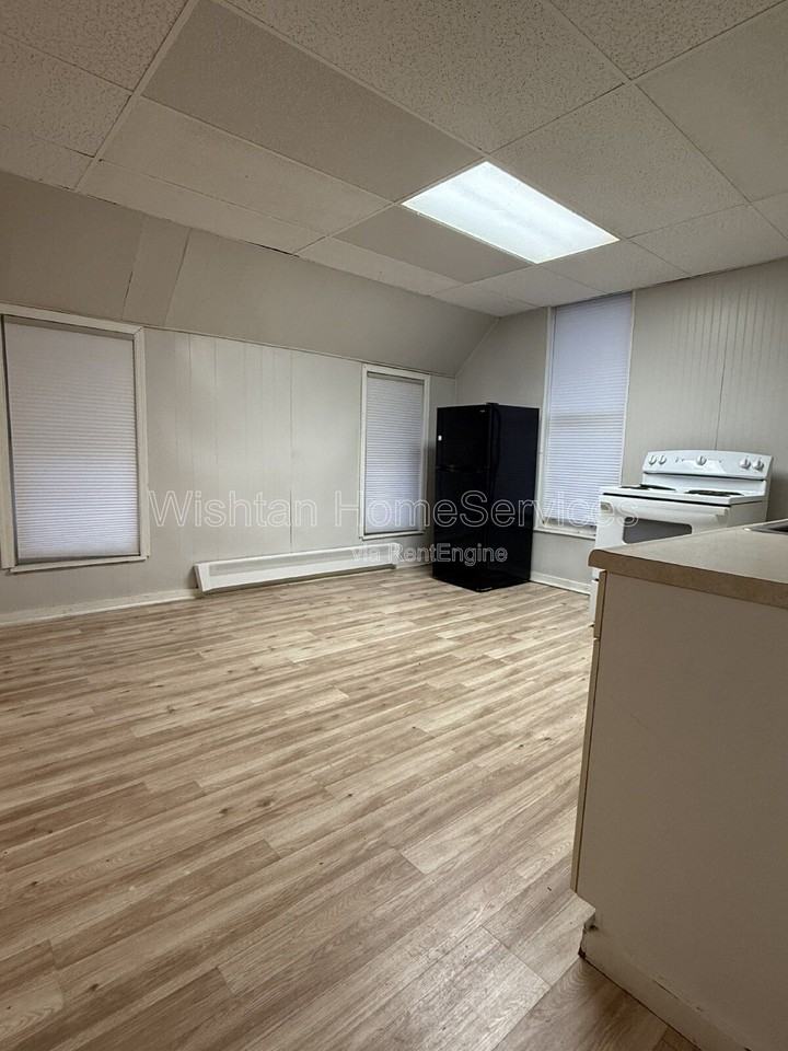 429 N 8th St #E - Photo 3 of 11
