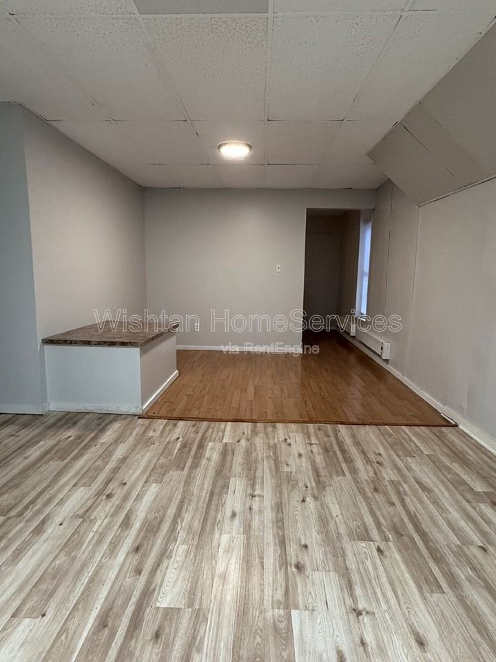 429 N 8th St #E - Photo 4 of 11
