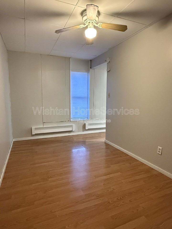429 N 8th St #E - Photo 5 of 11