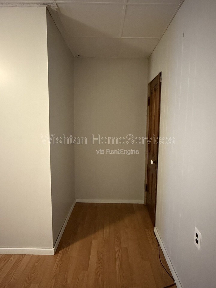 429 N 8th St #E - Photo 6 of 11