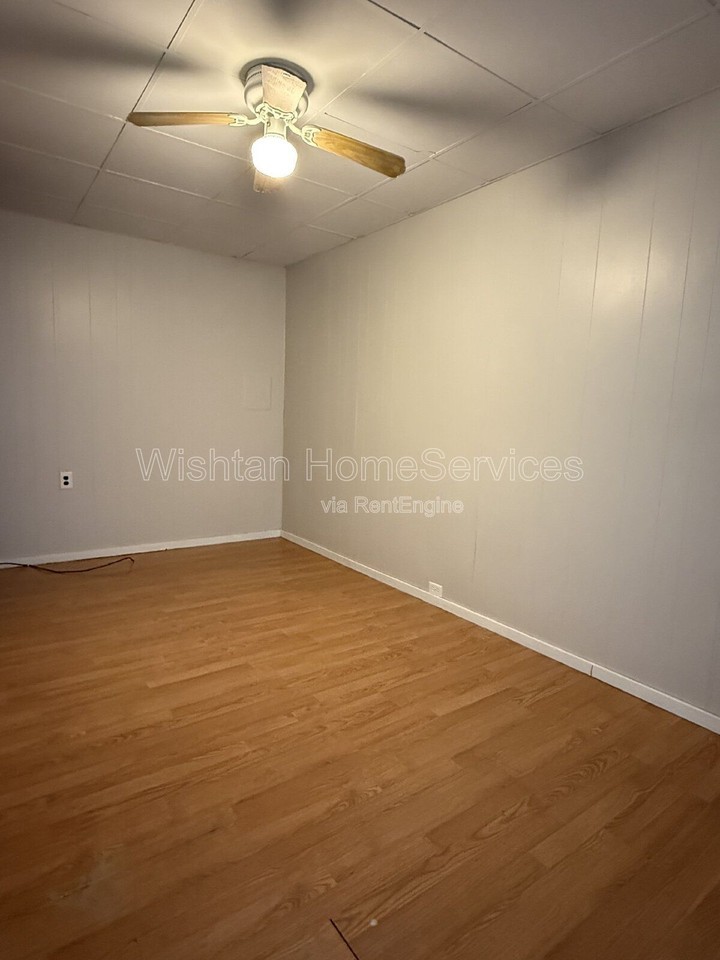 429 N 8th St #E - Photo 7 of 11