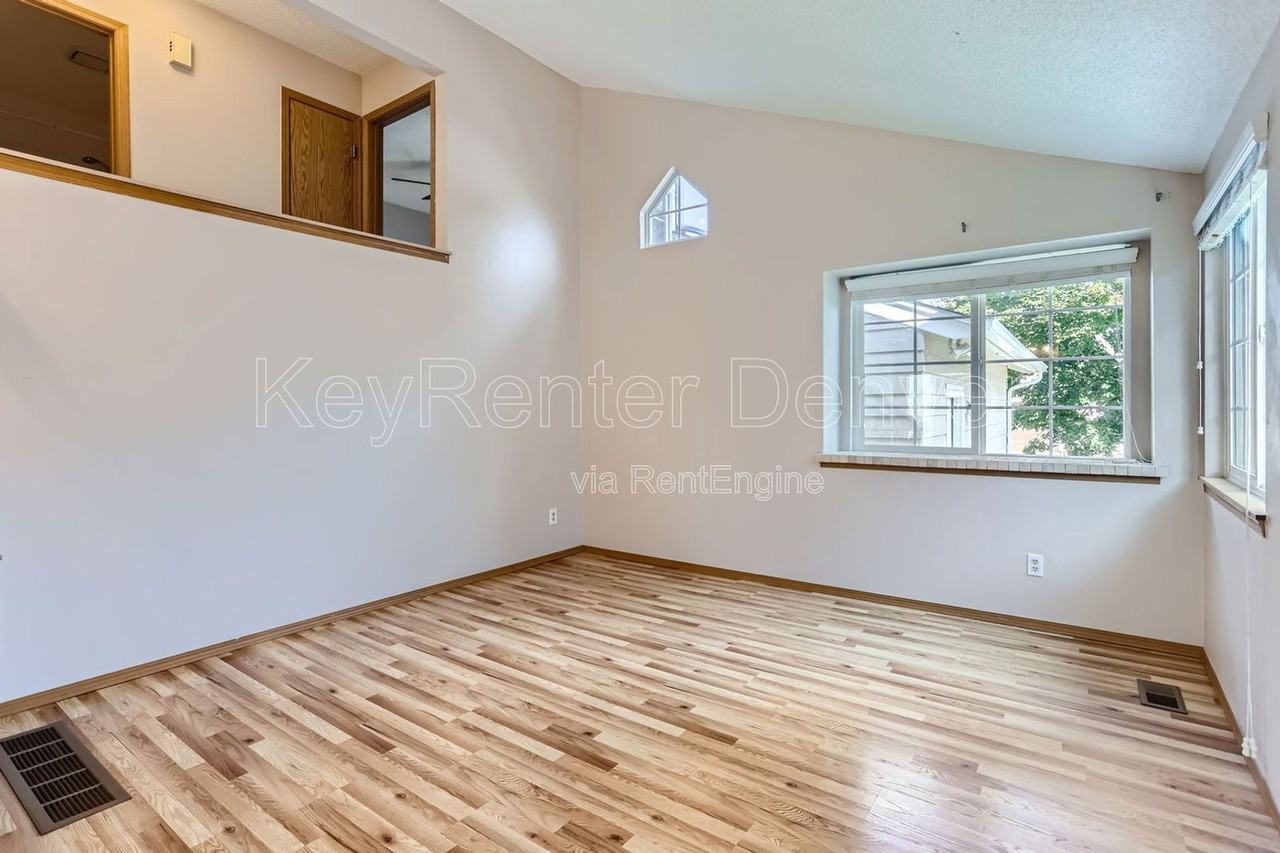 460 East Arden Circle - Photo 4 of 12