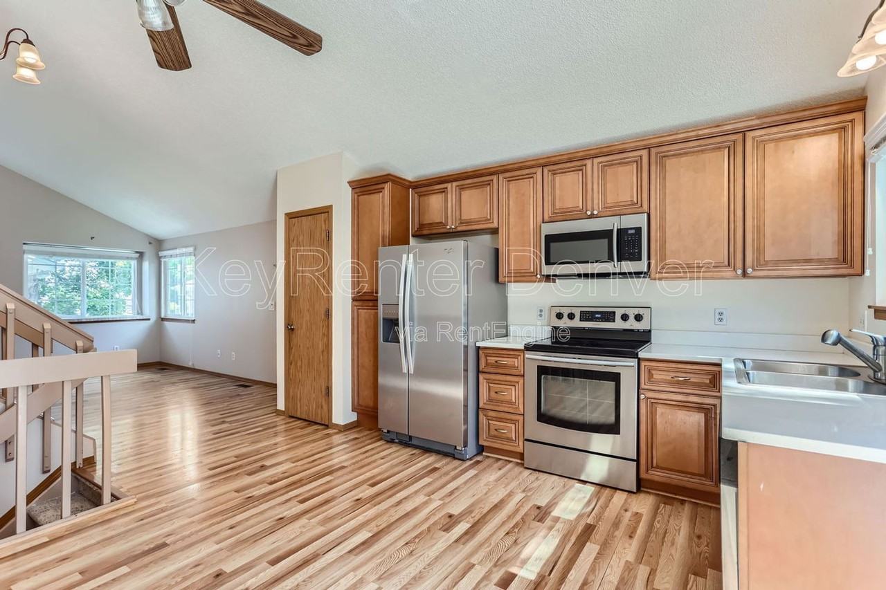 460 East Arden Circle - Photo 5 of 12