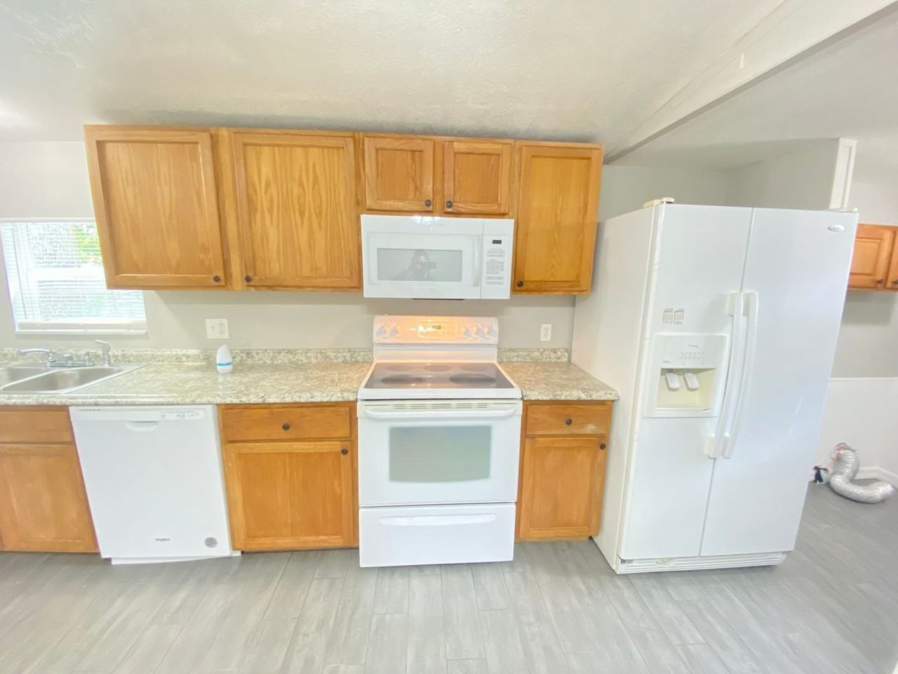 1770 Holliday Dr - Photo 3 of 30