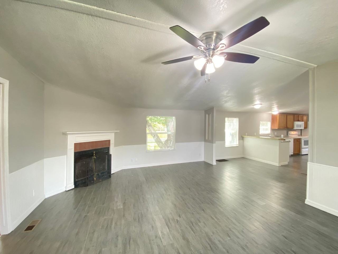 1770 Holliday Dr - Photo 7 of 30