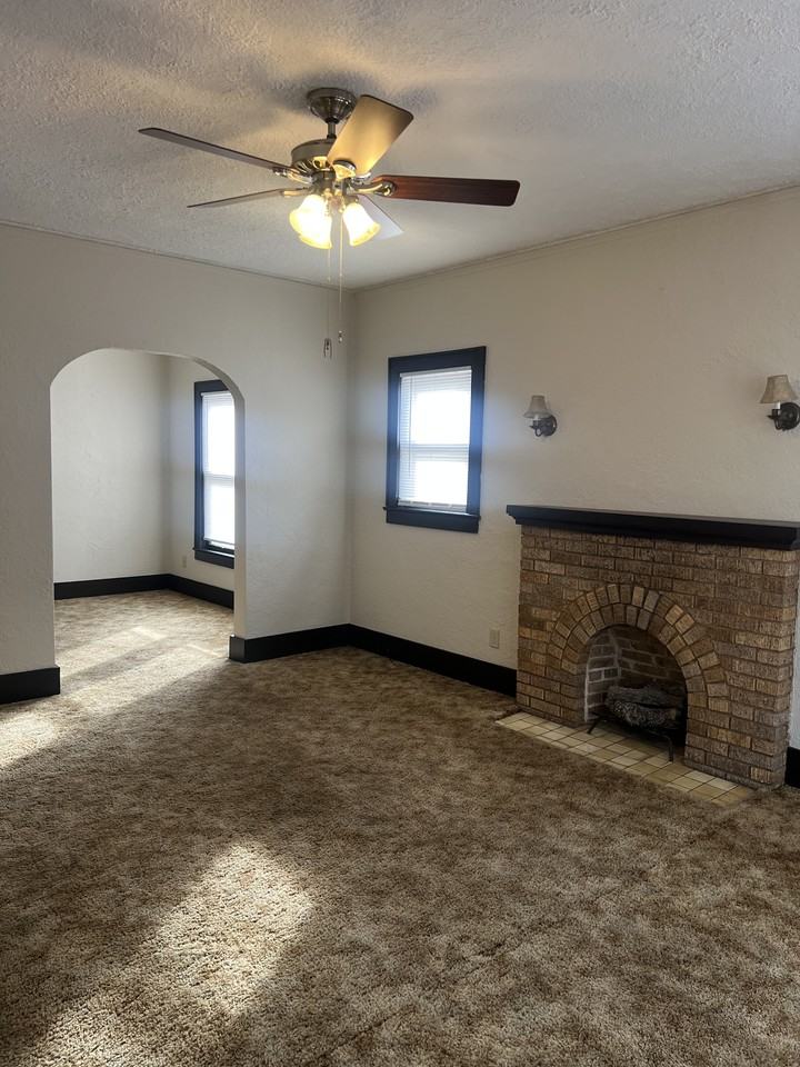 201 South Cravens Street #4 - Photo 3 of 13