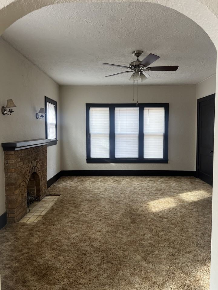 201 South Cravens Street #4 - Photo 4 of 13