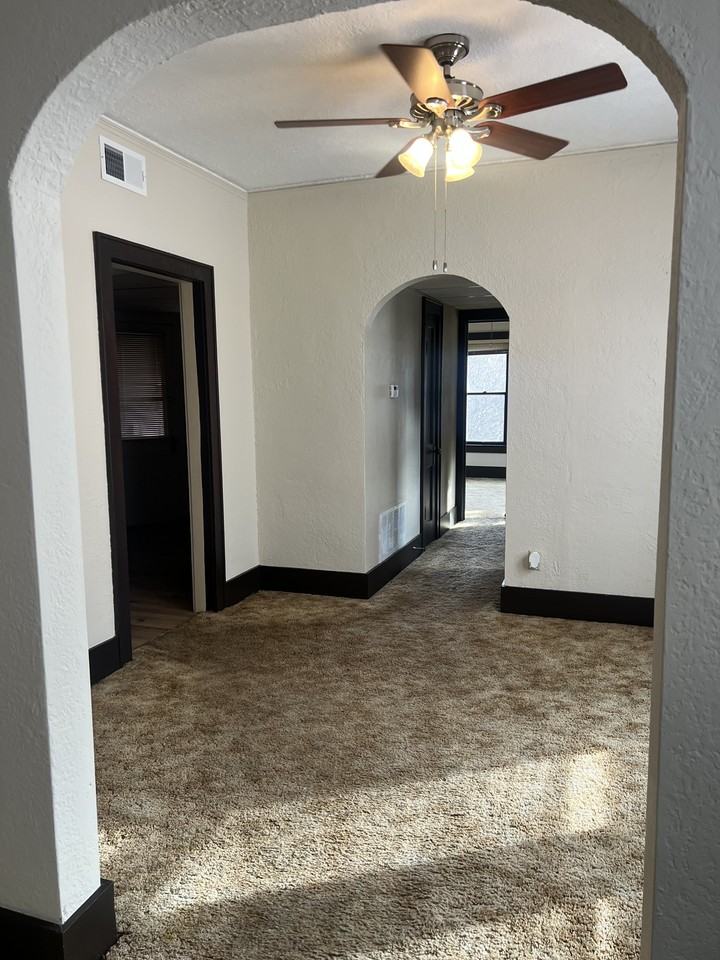 201 South Cravens Street #4 - Photo 5 of 13