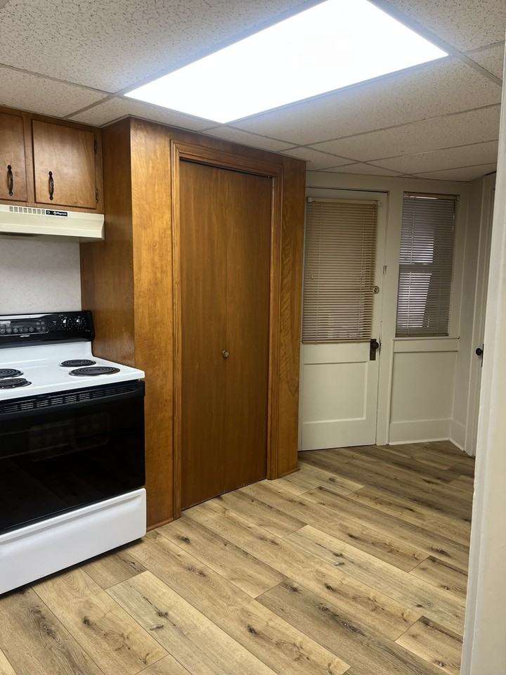 201 South Cravens Street #4 - Photo 6 of 13