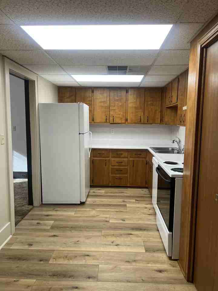 201 South Cravens Street #4 - Photo 7 of 13