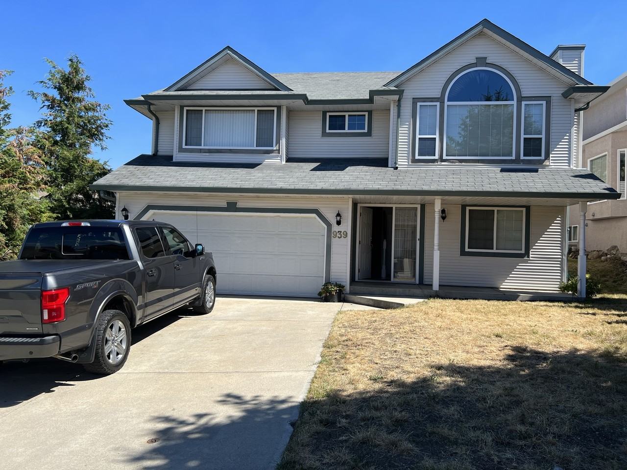 939 Mt Bulman Drive - Photo 2 of 10