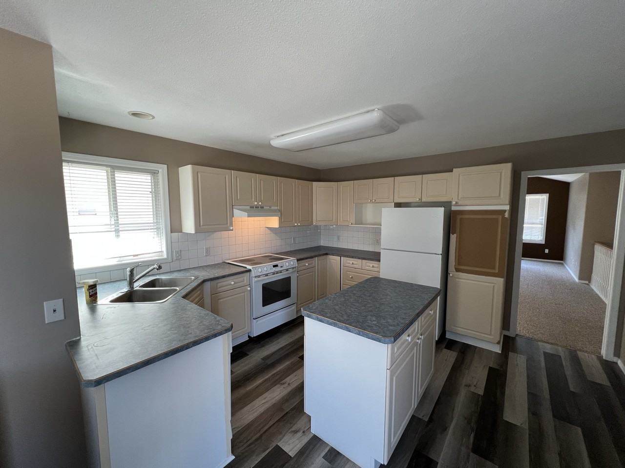 939 Mt Bulman Drive - Photo 5 of 10