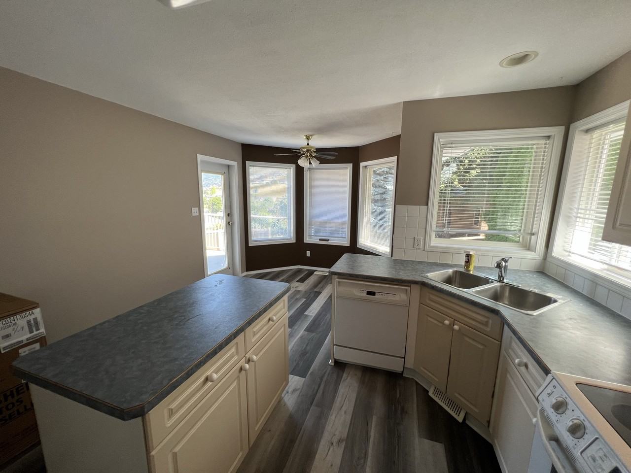 939 Mt Bulman Drive - Photo 6 of 10