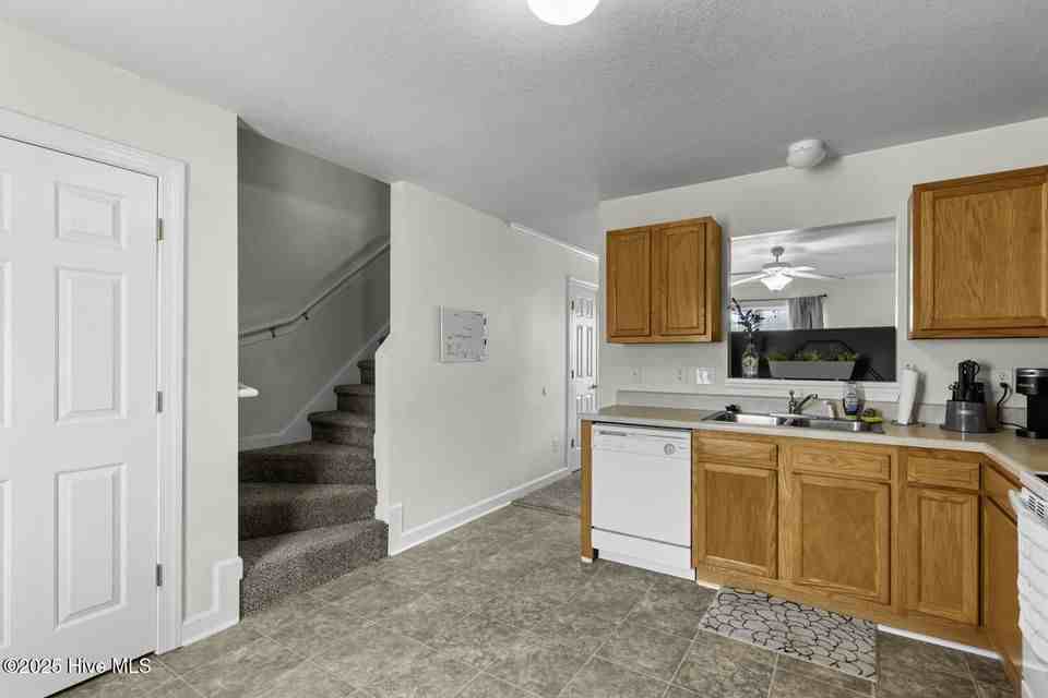 100 Ashwood Drive #1 - Photo 7 of 20