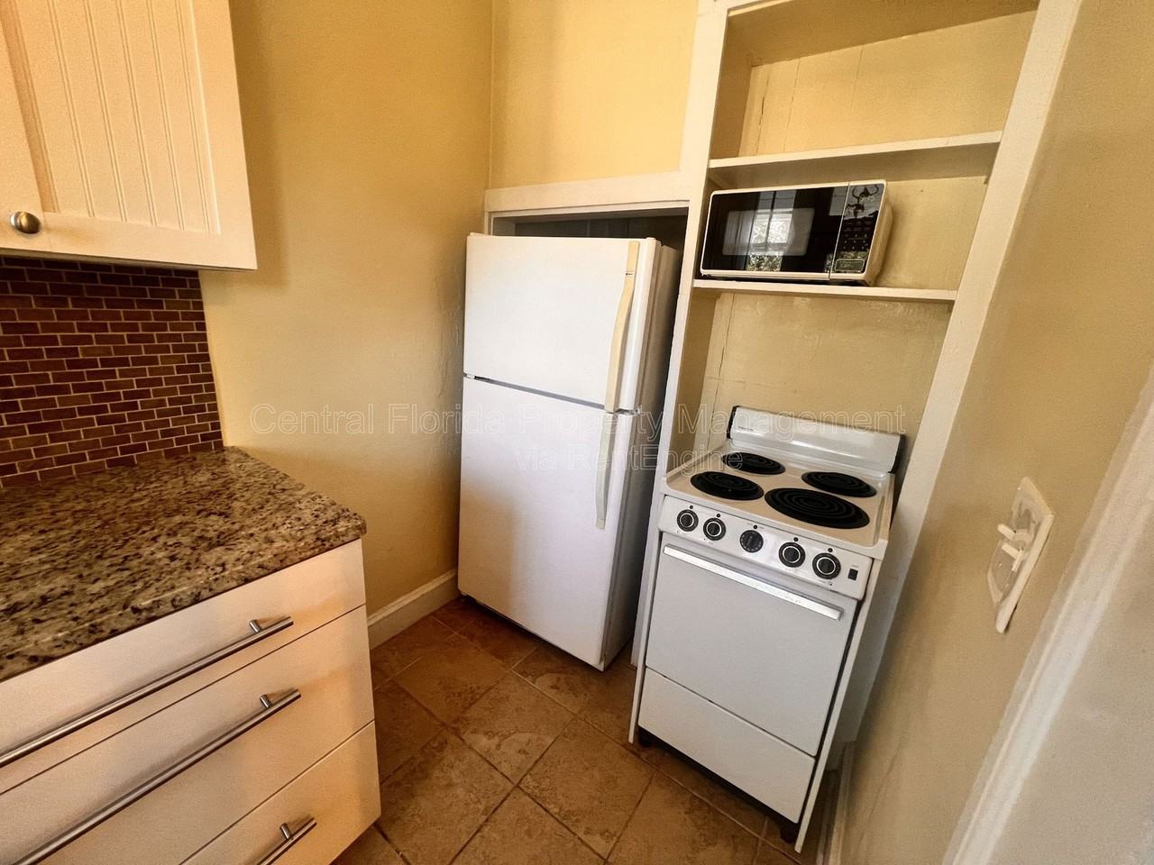 617 N Hyer Ave #3 - Photo 7 of 13