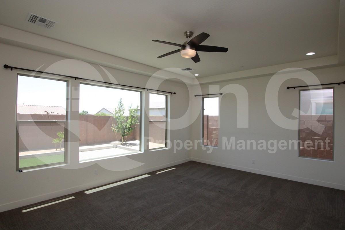 9555 W Park View Ln - Photo 5 of 22