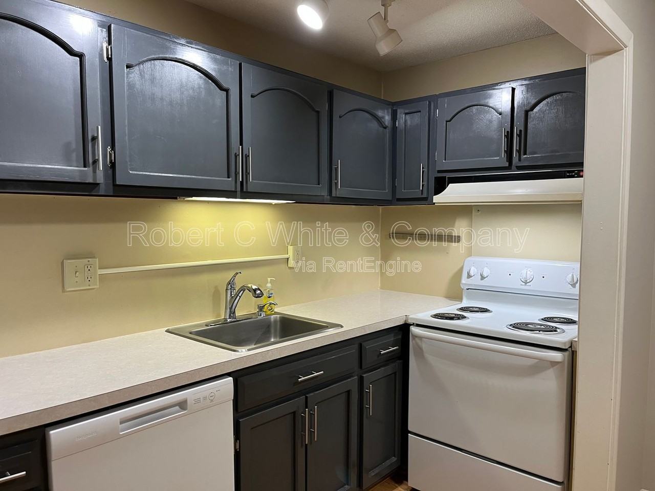 7 Country Squire Dr #G - Photo 2 of 7