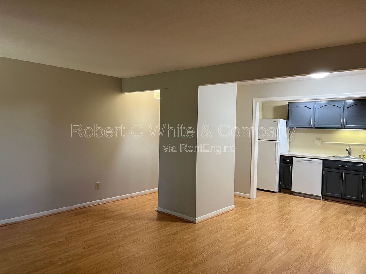 7 Country Squire Dr #G - Photo 3 of 7