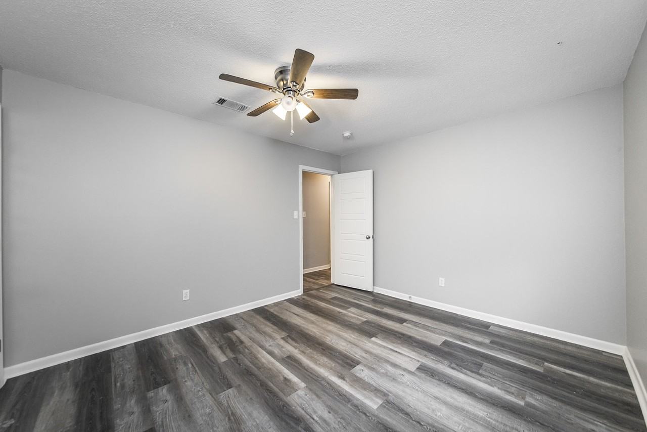 17 Chalet St - Photo 2 of 20
