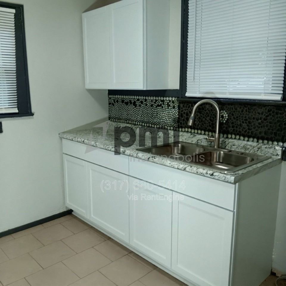 1619 S Randolph St - Photo 4 of 15