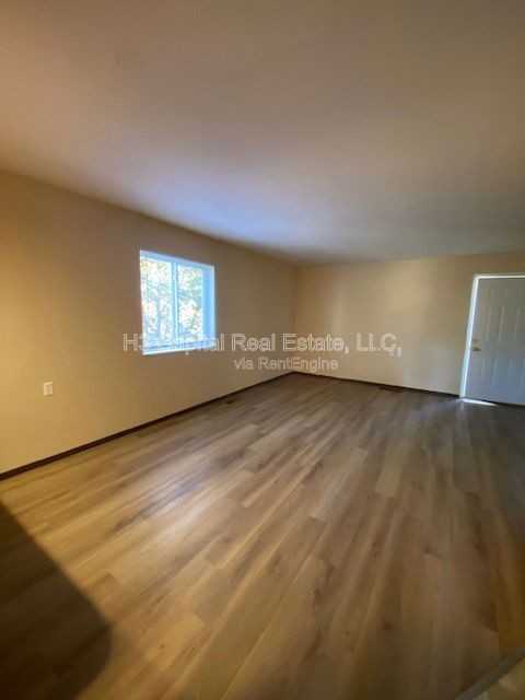 901 2nd St #3 - Photo 6 of 20