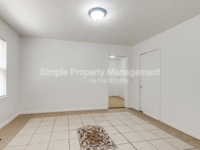 2413 Nw 12th St #2 - Photo 5 of 15