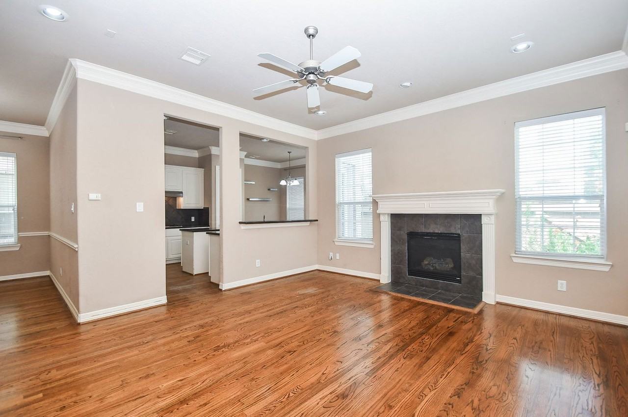 3202 Holly Meadow Dr - Photo 4 of 31