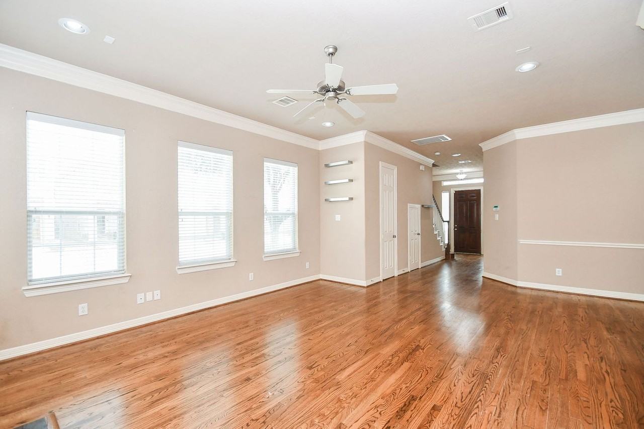 3202 Holly Meadow Dr - Photo 5 of 31