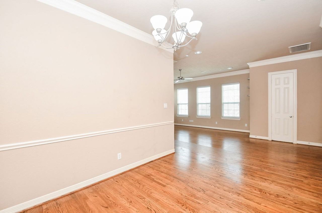 3202 Holly Meadow Dr - Photo 7 of 31