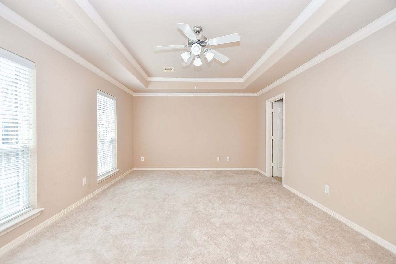 3202 Holly Meadow Dr - Photo 5 of 30