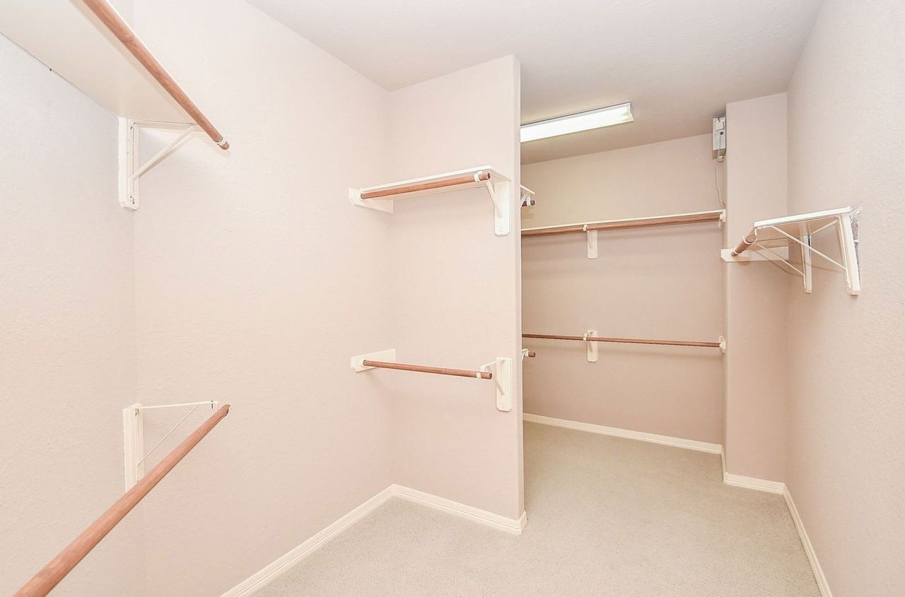 3202 Holly Meadow Dr - Photo 6 of 30